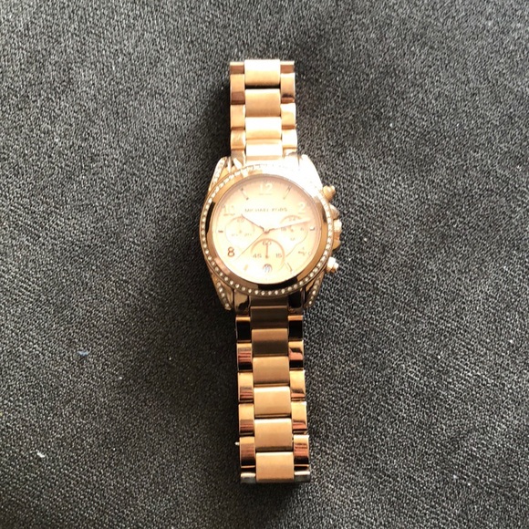 Michael Kors Rose Gold Watch - Picture 2 of 4